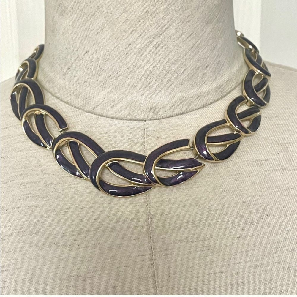 Vintage Trifari Gold Tone And Purple Knot Necklace 40$
